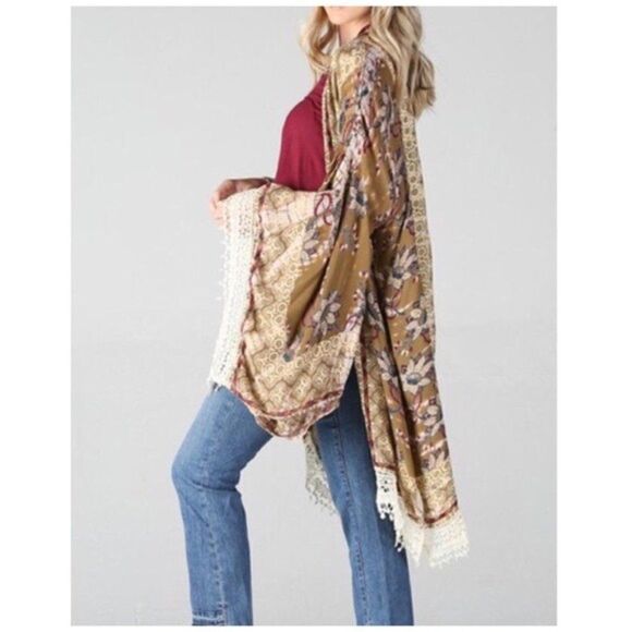 boho Kimono w Crochet Lace Detail & wide sleeves - Picture 5 of 13
